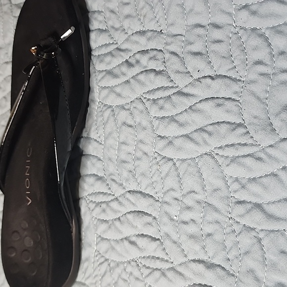 Vionic Bella Bella II Flip Flops Size 7.5 Black Bows With Silver Classy Cute - Picture 12 of 16